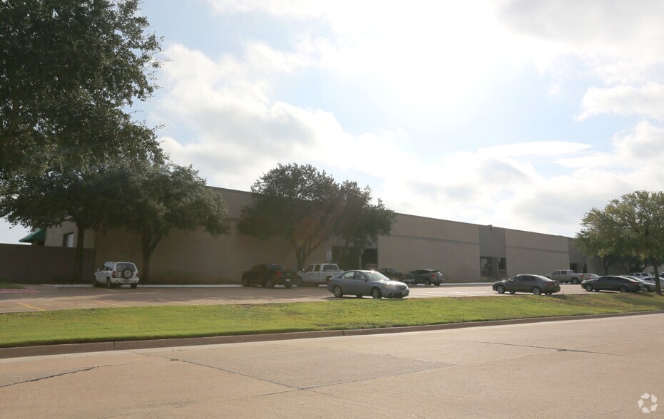 More Photos Of 3717 Commerce Pl, Bedford Distribution For Lease