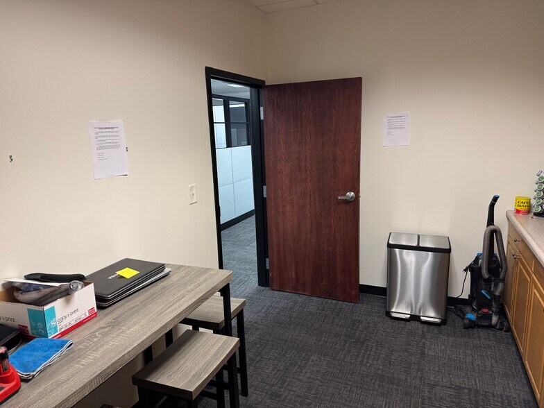 More Photos Of 707 W 700 S, Woods Cross Office For Lease