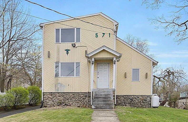 Primary Photo Of 571 Wolcott St, Waterbury Office For Lease