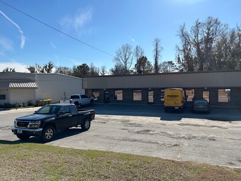 More Photos Of 2213 Rowland Ave, Thunderbolt Office For Lease