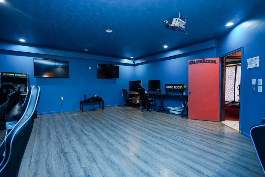 More Photos Of 3017-3019 Belmont Ave, Youngstown Office For Sale