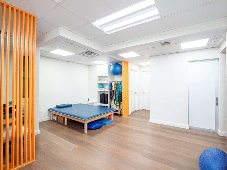 More Photos Of 901-903 Lexington Ave, New York Apartments For Sale