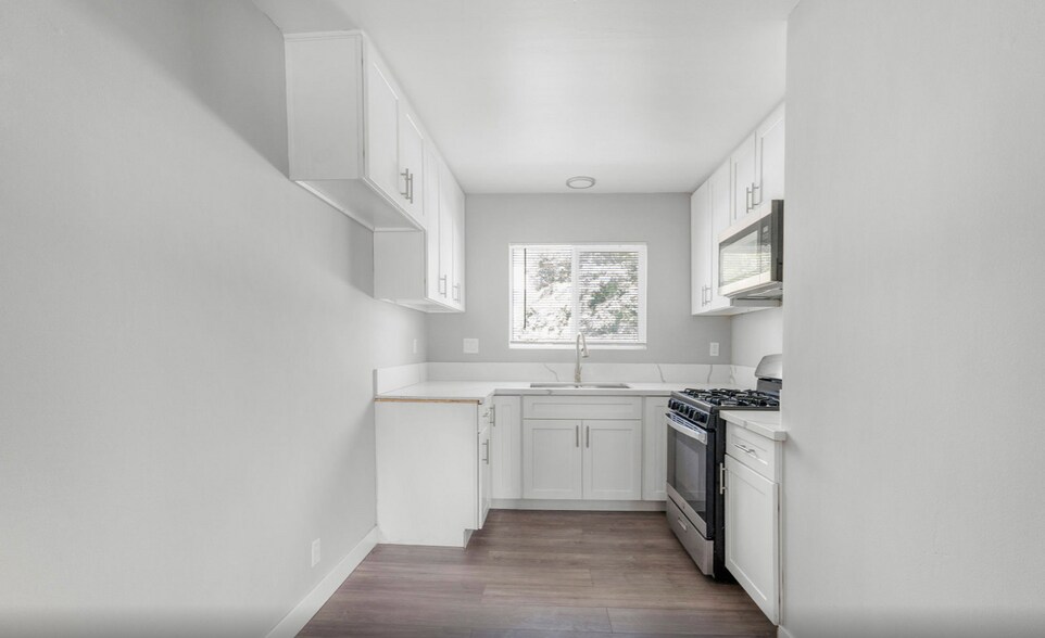 More Photos Of 919 S Prairie Ave, Inglewood Apartments For Sale