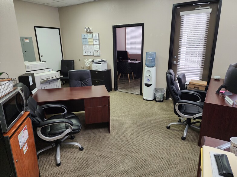 More Photos Of 8867 W Flamingo Rd, Las Vegas Office For Sale
