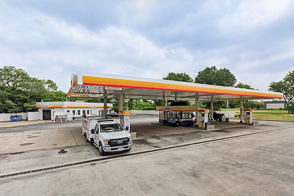 Primary Photo Of 500 E Lake St, Addison Service Station For Sale