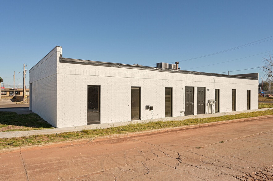 More Photos Of 3009 Epperly Dr, Oklahoma City Office For Sale