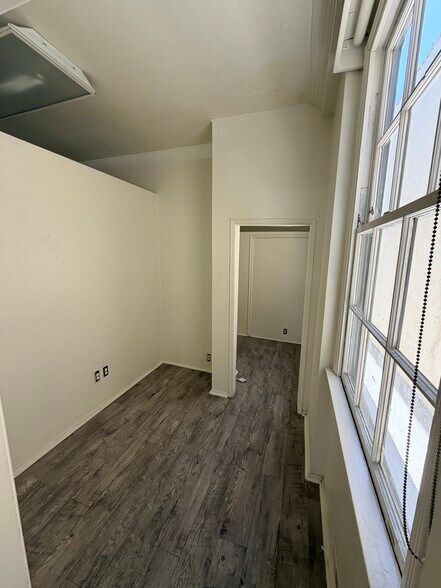 More Photos Of 1315-1317 Westwood Blvd, Los Angeles Office For Lease