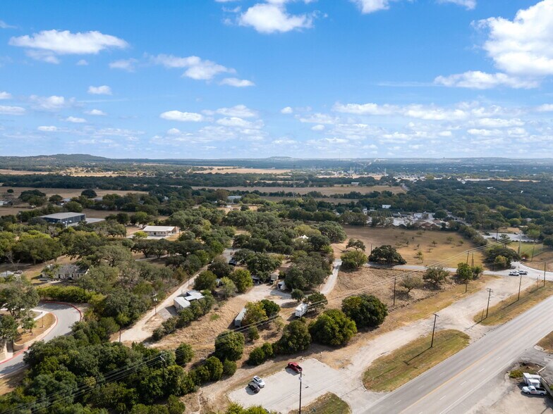 More Photos Of 930 N School St, Boerne Office For Sale
