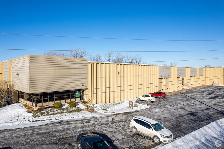 More Photos Of 8340-8460 Flint St, Lenexa Warehouse For Lease