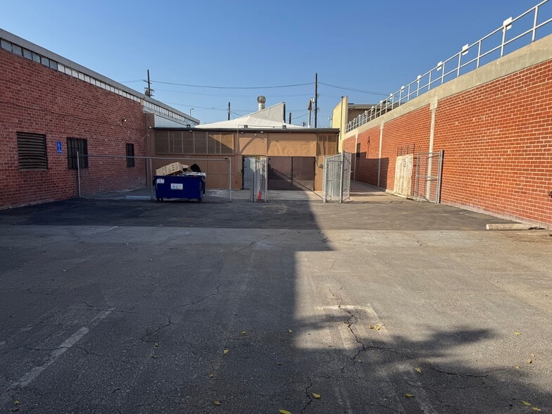 More Photos Of 1728 Maple Ave, Los Angeles Warehouse For Lease