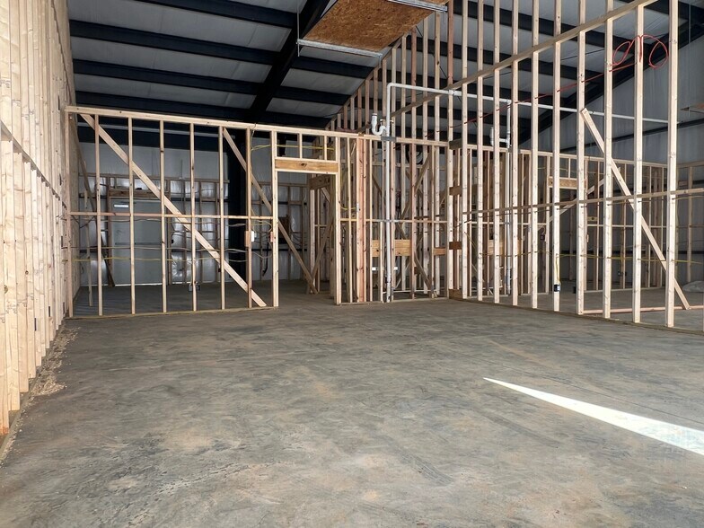 More Photos Of 2109 Chanabby Ct, Statesboro Warehouse For Lease