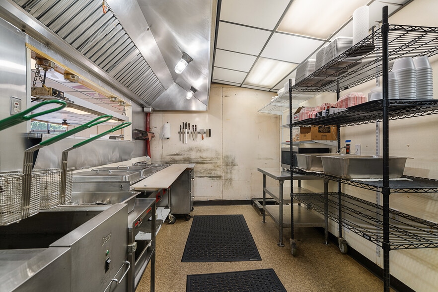 More Photos Of 2117 S 34th St, Kansas City Restaurant For Sale