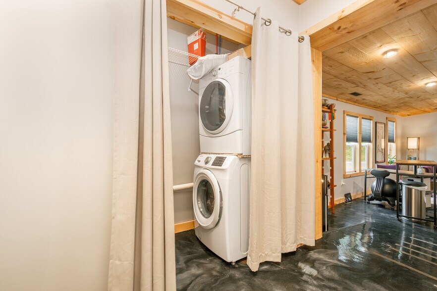 More Photos Of 541 Spruce St, Thomas Flex For Sale