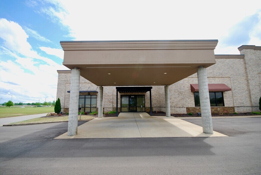 More Photos Of 213-221 Sterling Farm Dr, Jackson Medical For Lease