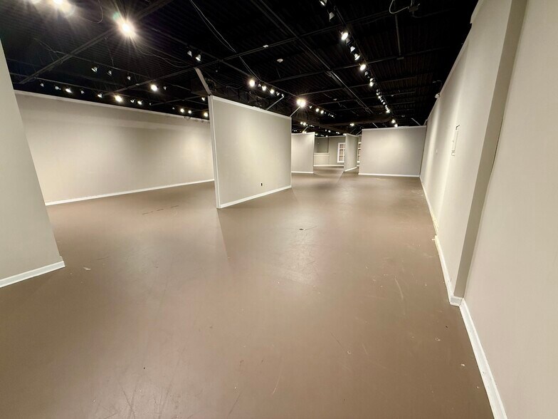 More Photos Of 320 E Commerce Ave, High Point Showroom For Sale