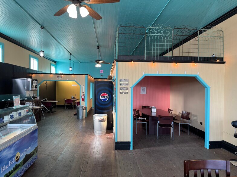 More Photos Of 1124 18th St, Hondo Office For Sale