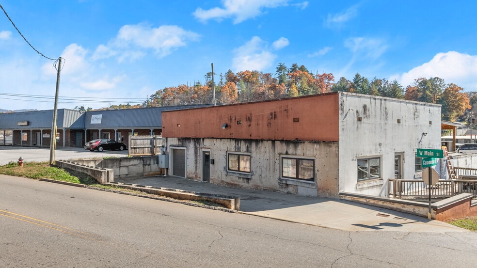 More Photos Of 24 Commerce St, Franklin Industrial For Sale