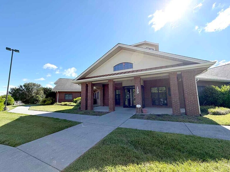 More Photos Of 129 Boone Ridge Dr, Johnson City Office For Lease
