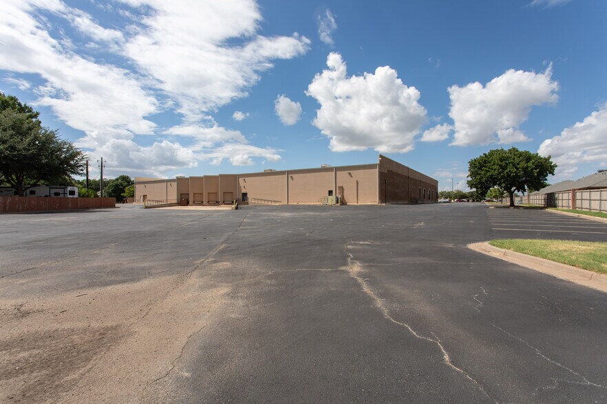 More Photos Of 2215 Southwest Pky, Wichita Falls Office For Lease