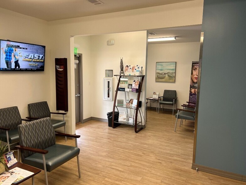 More Photos Of 6160 N Davis Hwy, Pensacola Office For Sale