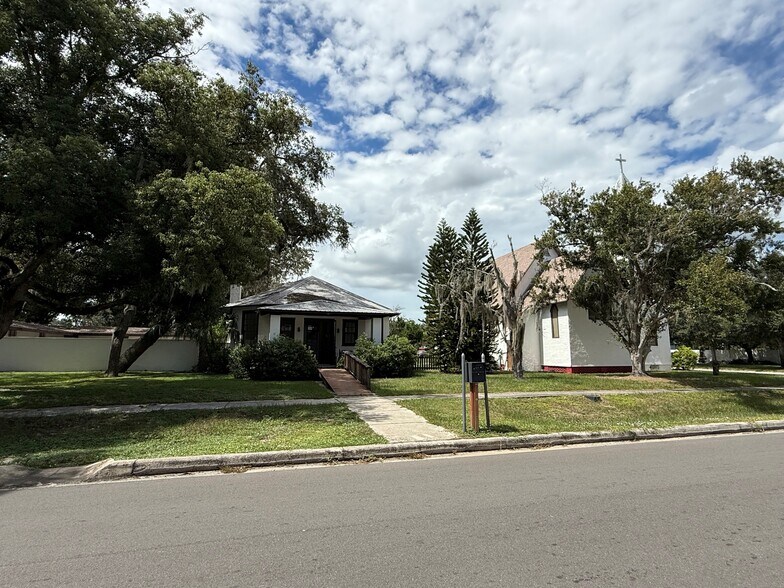 More Photos Of 18-20 E Pleasant St, Avon Park Religious Facility For Sale