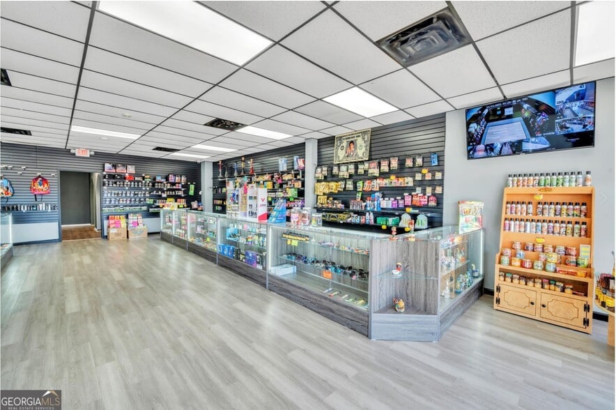 More Photos Of 905 Hillcrest Pky, Dublin Storefront For Sale