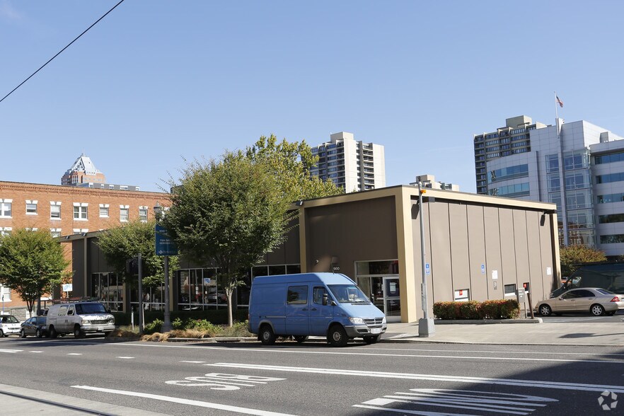 More Photos Of 1900 SW 5th Ave, Portland General Retail For Lease