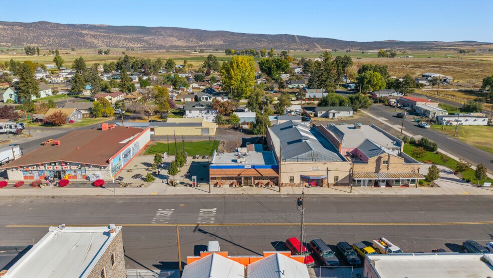 More Photos Of 2126 Broadway st, Malin Sports And Entertainment For Sale