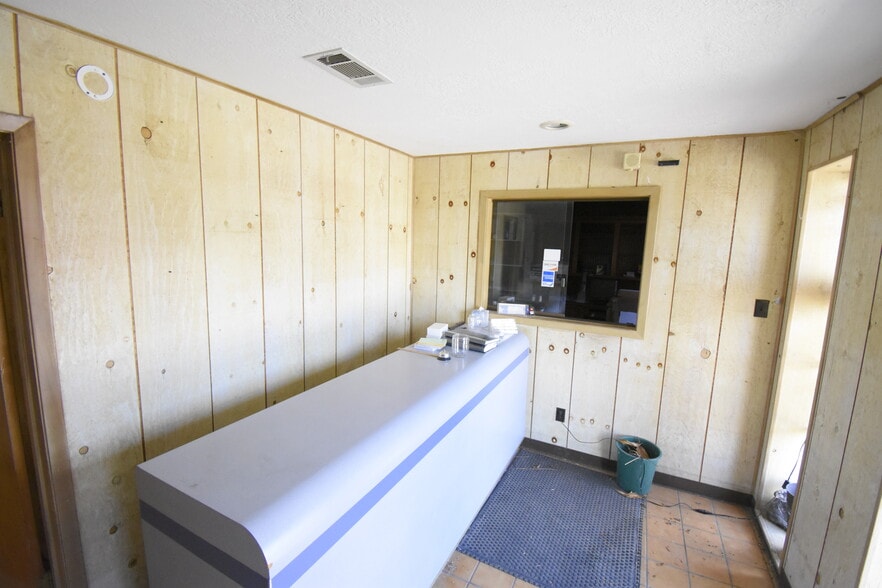 More Photos Of 630 Kentucky St, South Houston Office For Sale