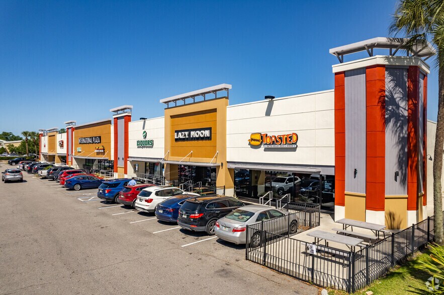 More Photos Of 11551 University Blvd, Orlando General Retail For Lease