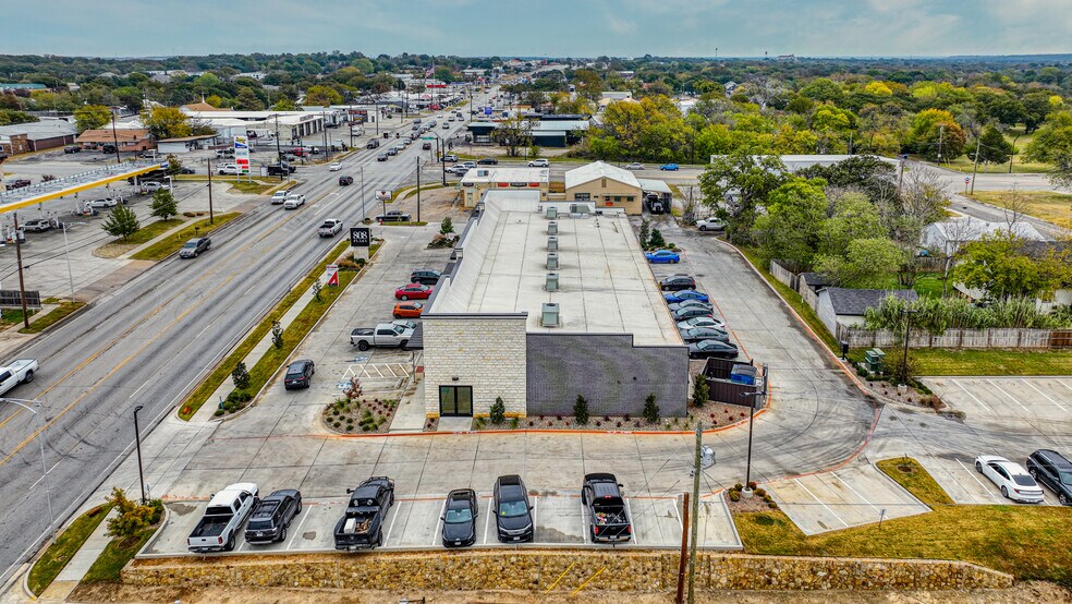 More Photos Of 808 Fort Worth Hwy, Weatherford Storefront Retail Office For Lease