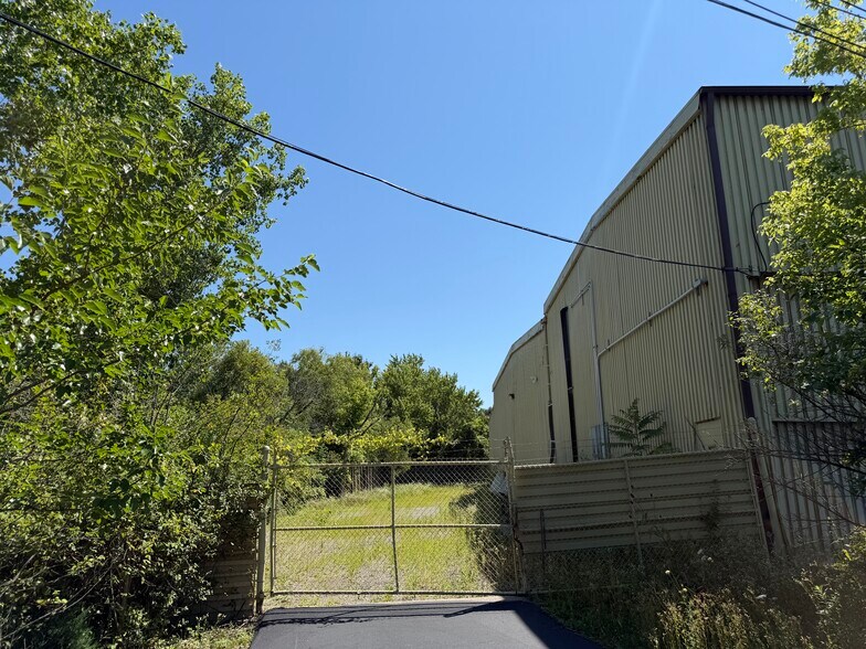 More Photos Of 3920 Congress Pkwy, Richfield Warehouse For Sale