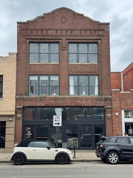More Photos Of 108-110 E Main St, Columbus Storefront Retail Office For Sale
