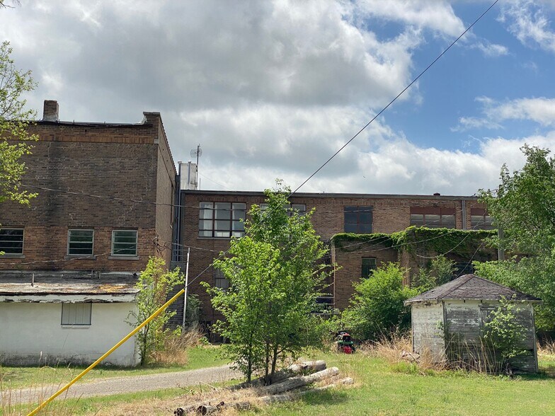 More Photos Of 450 McCorkle Ave, Burbank Schools For Sale