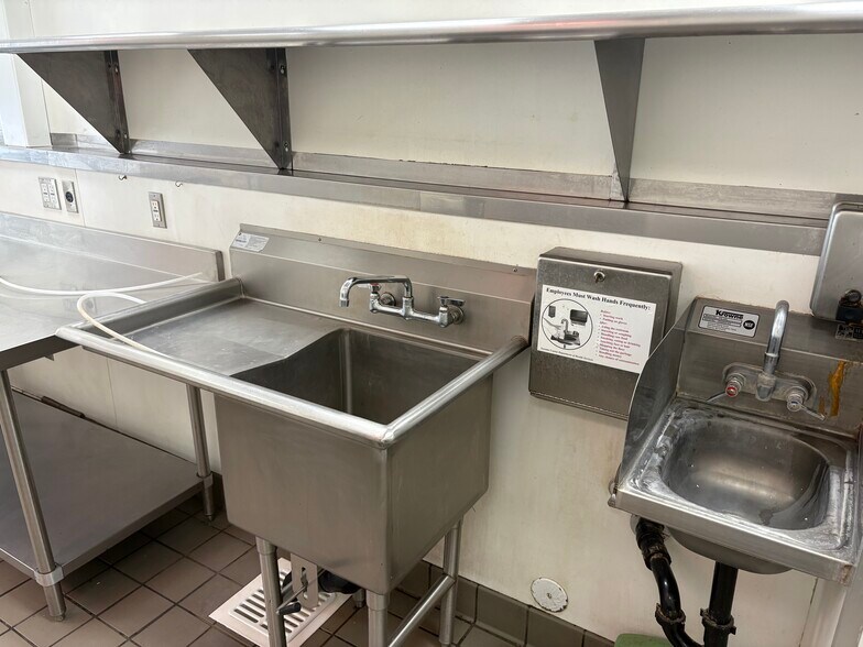 More Photos Of 517-519 4th St, Santa Rosa General Retail For Lease