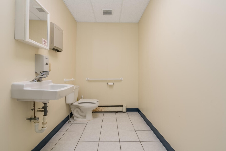 More Photos Of 23 Pawnee Ave, Rockaway Office For Sale