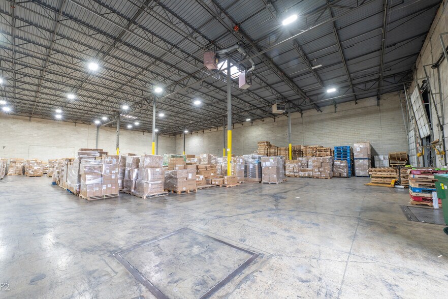 More Photos Of 2501-2575 Allan Dr, Elk Grove Village Warehouse For Lease