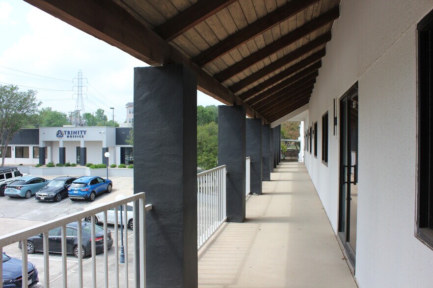 More Photos Of 8637 Fredericksburg Rd, San Antonio Medical For Lease