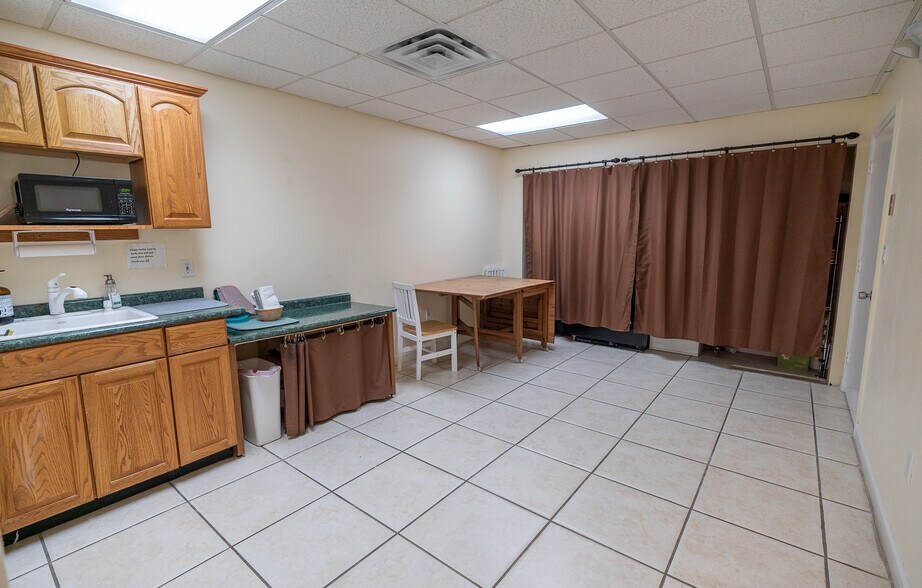 More Photos Of 1732 NE 26th St, Wilton Manors Office For Lease