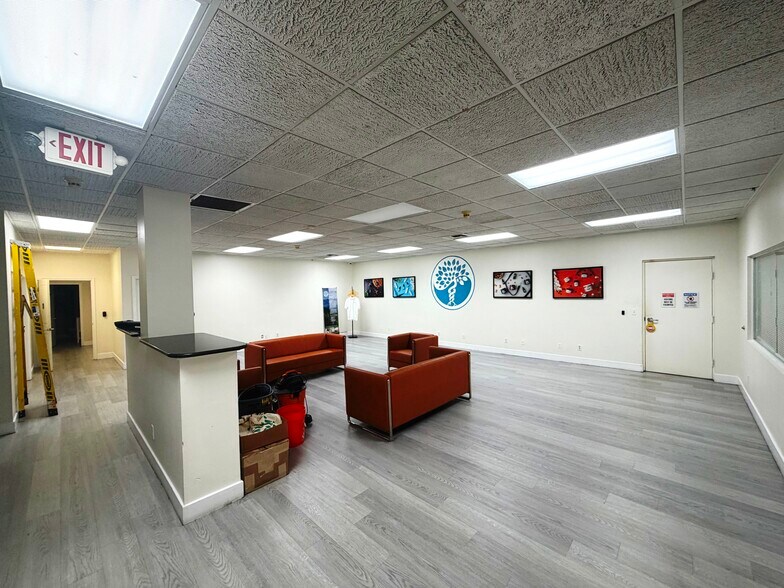 More Photos Of 10061 Amberwood Rd, Fort Myers Flex For Lease
