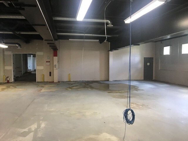 More Photos Of 126 Avenue C, Springfield Manufacturing For Sale