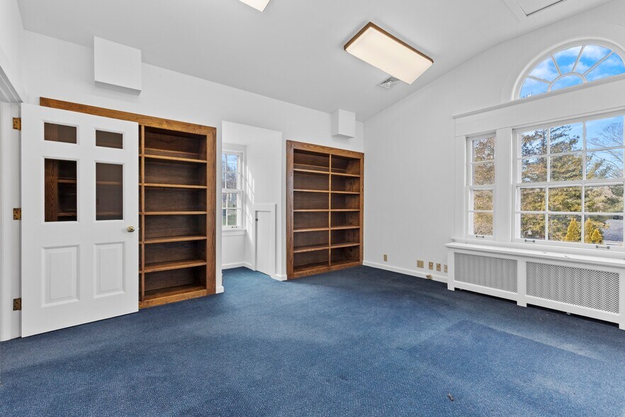More Photos Of 31 N Main St, Essex Medical For Lease