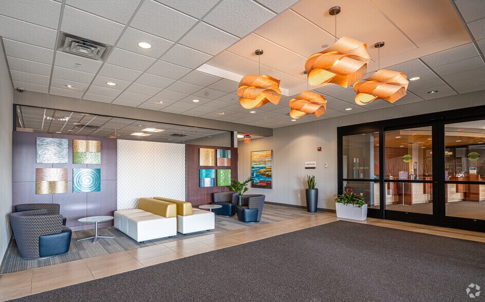 More Photos Of 8515 Eagle Point Blvd N, Lake Elmo Medical For Lease