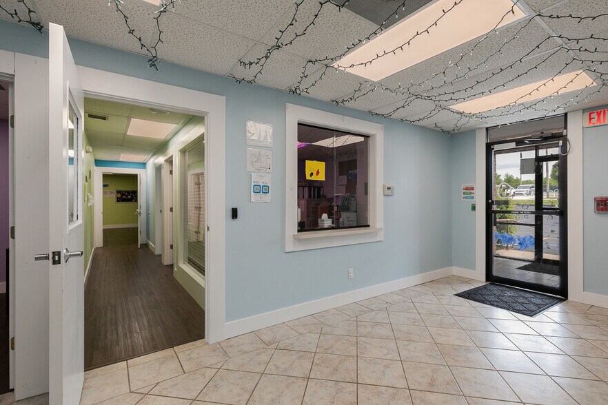 More Photos Of 500 W Daniels St, Ozark Office For Sale