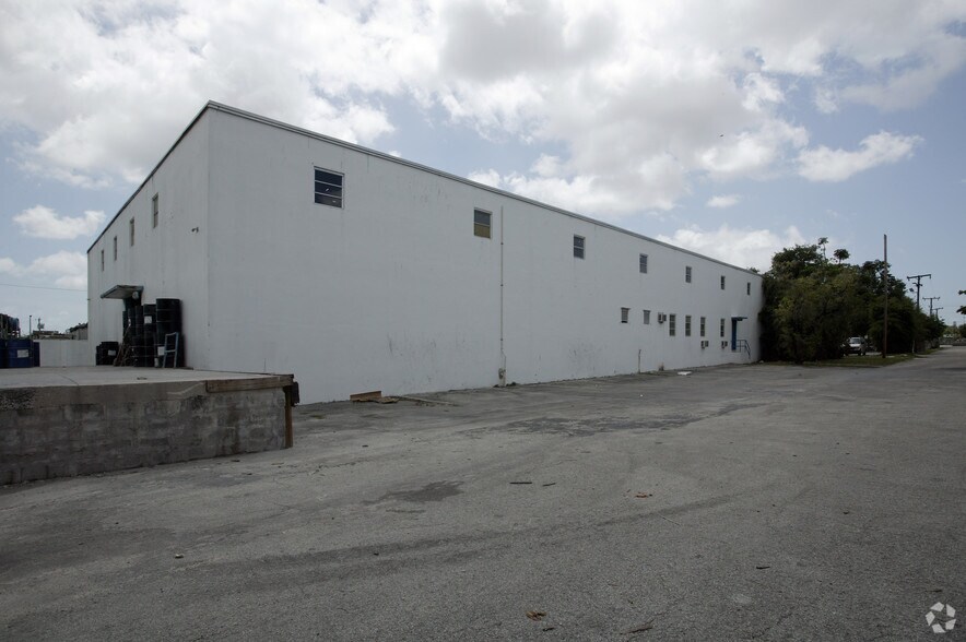 More Photos Of 4301 NW 35th Ave, Miami Warehouse For Lease