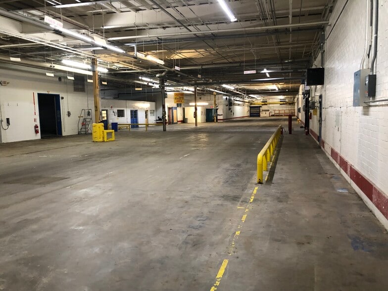 More Photos Of 318 W Howell St, Hartwell Manufacturing For Sale