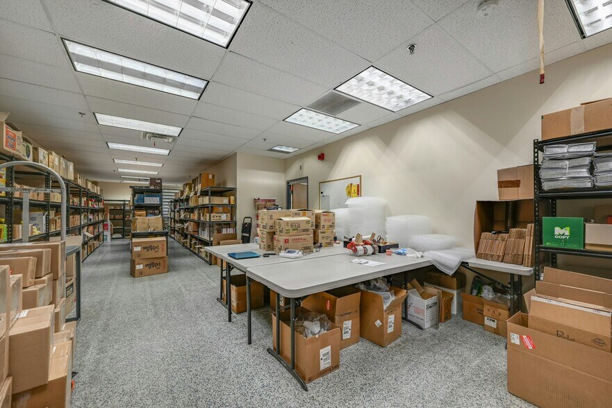 More Photos Of 106 Stonehurst Ct, Northvale Warehouse For Lease