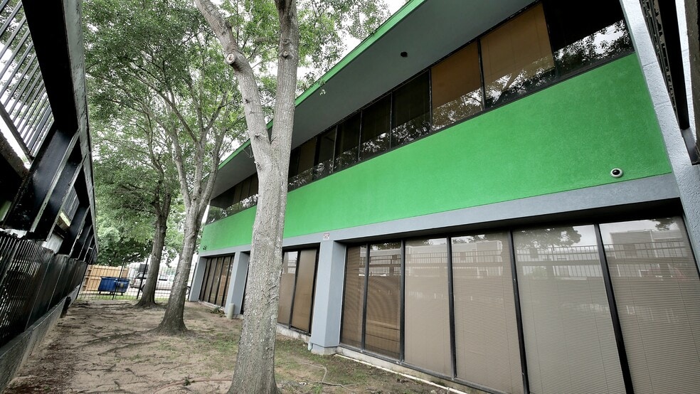 More Photos Of 800 Tully Rd, Houston Office For Lease