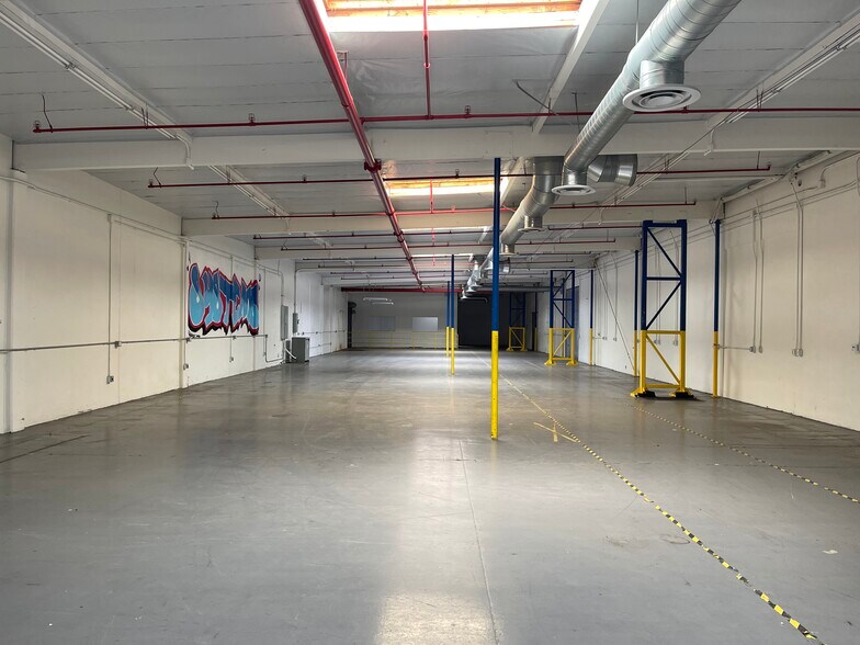 More Photos Of 800 W Milford St, Glendale Warehouse For Lease