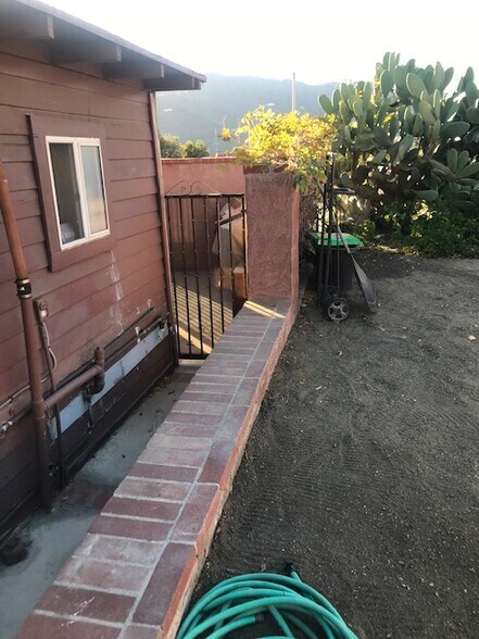 More Photos Of 2757 Foothill Blvd, La Crescenta Freestanding For Sale